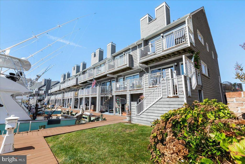 Image 11 of property listing at 401 14TH ST #1, Ocean City, MD 21842