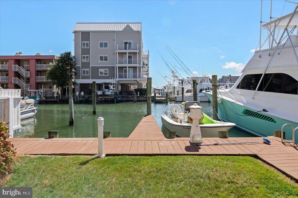 Image 12 of property listing at 401 14TH ST #1, Ocean City, MD 21842