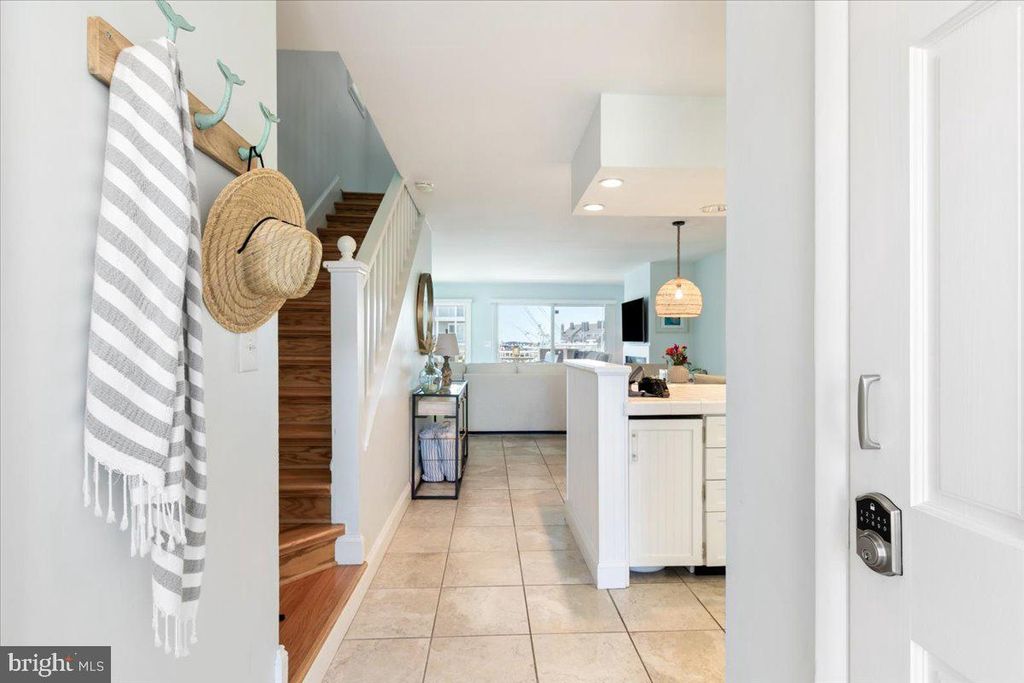 Image 13 of property listing at 401 14TH ST #1, Ocean City, MD 21842