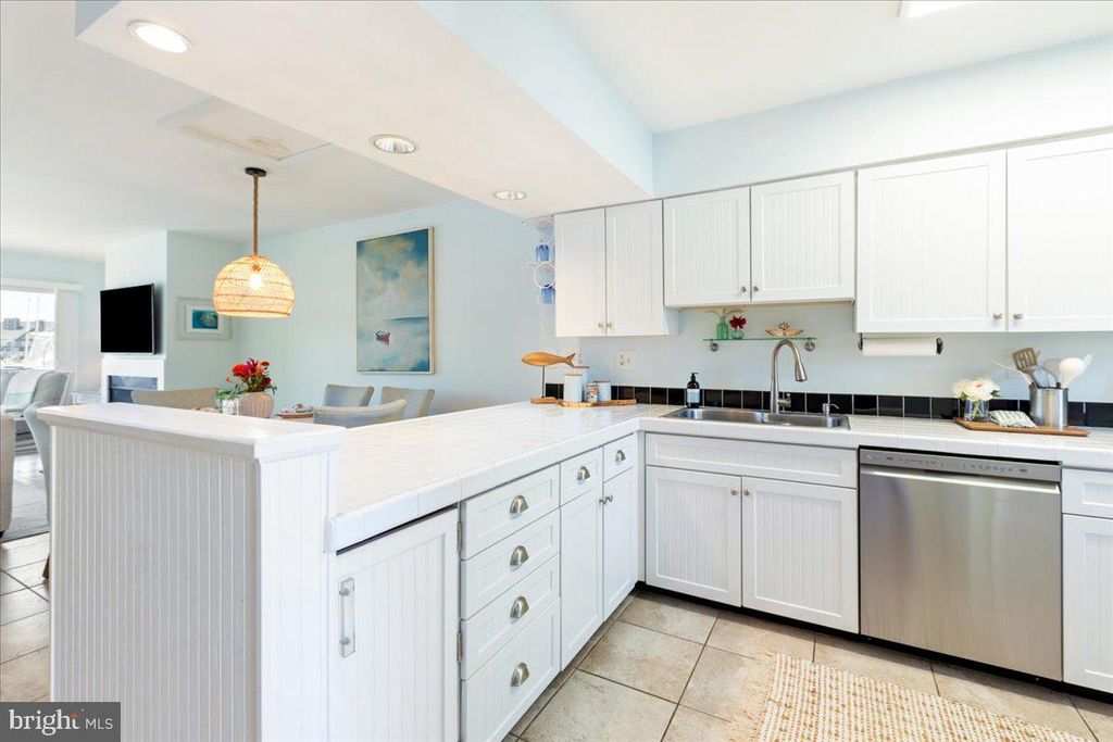 Image 18 of property listing at 401 14TH ST #1, Ocean City, MD 21842