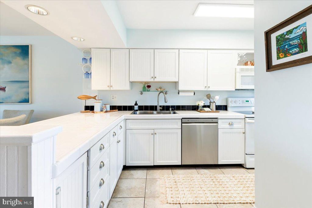 Image 19 of property listing at 401 14TH ST #1, Ocean City, MD 21842