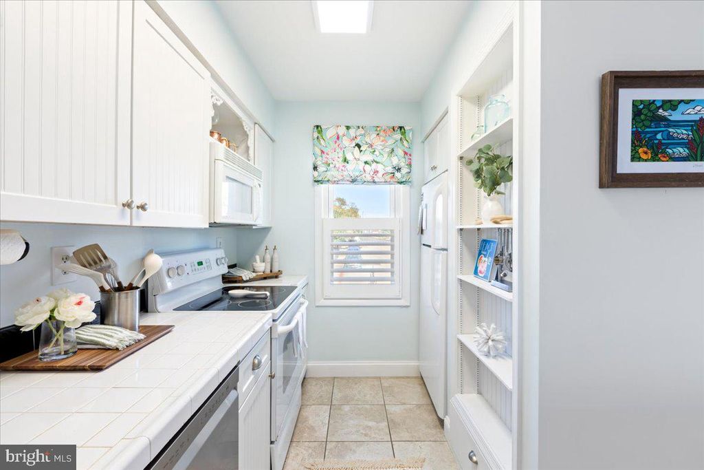 Image 21 of property listing at 401 14TH ST #1, Ocean City, MD 21842