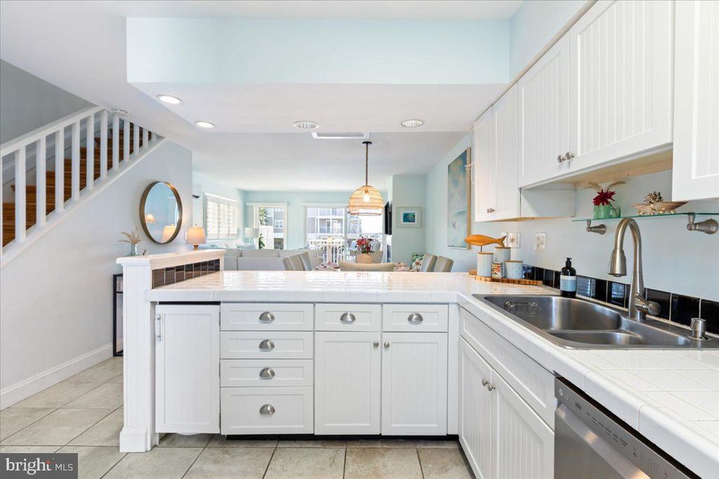 Image 22 of property listing at 401 14TH ST #1, Ocean City, MD 21842