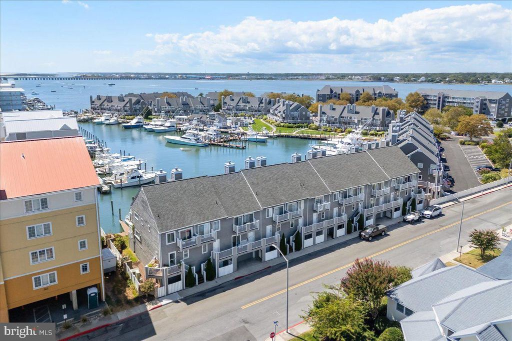 Image 3 of property listing at 401 14TH ST #1, Ocean City, MD 21842
