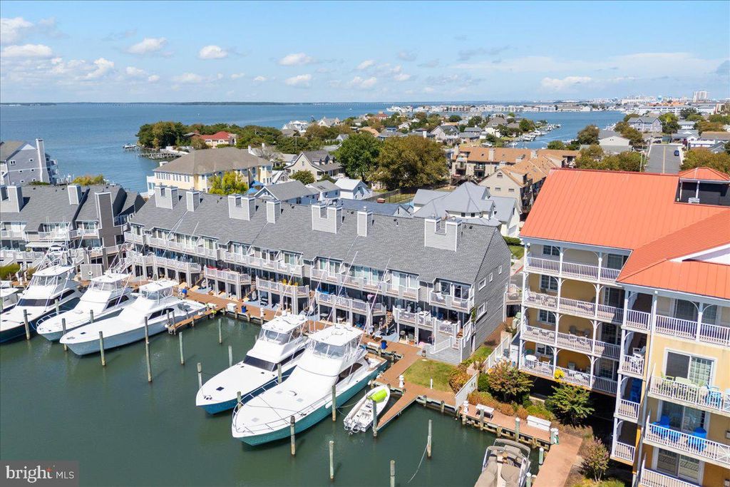 Image 4 of property listing at 401 14TH ST #1, Ocean City, MD 21842