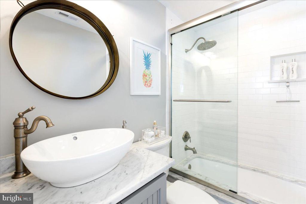 Image 42 of property listing at 401 14TH ST #1, Ocean City, MD 21842