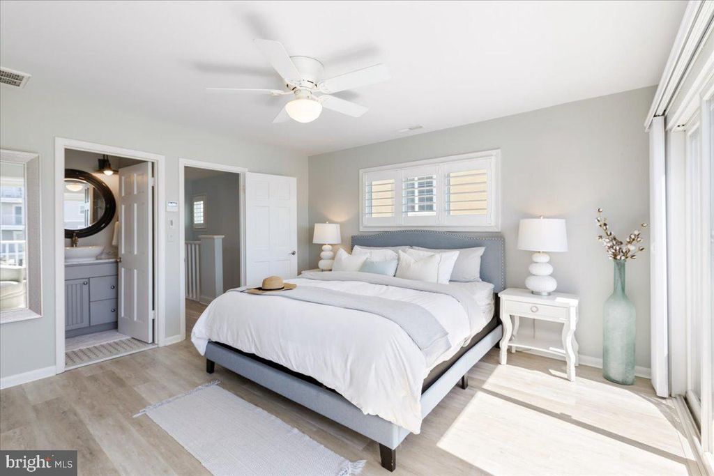 Image 48 of property listing at 401 14TH ST #1, Ocean City, MD 21842