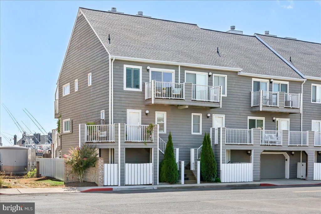 Image 5 of property listing at 401 14TH ST #1, Ocean City, MD 21842