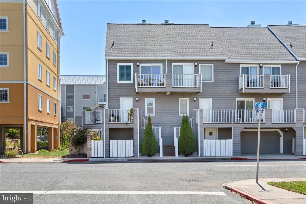 Image 6 of property listing at 401 14TH ST #1, Ocean City, MD 21842