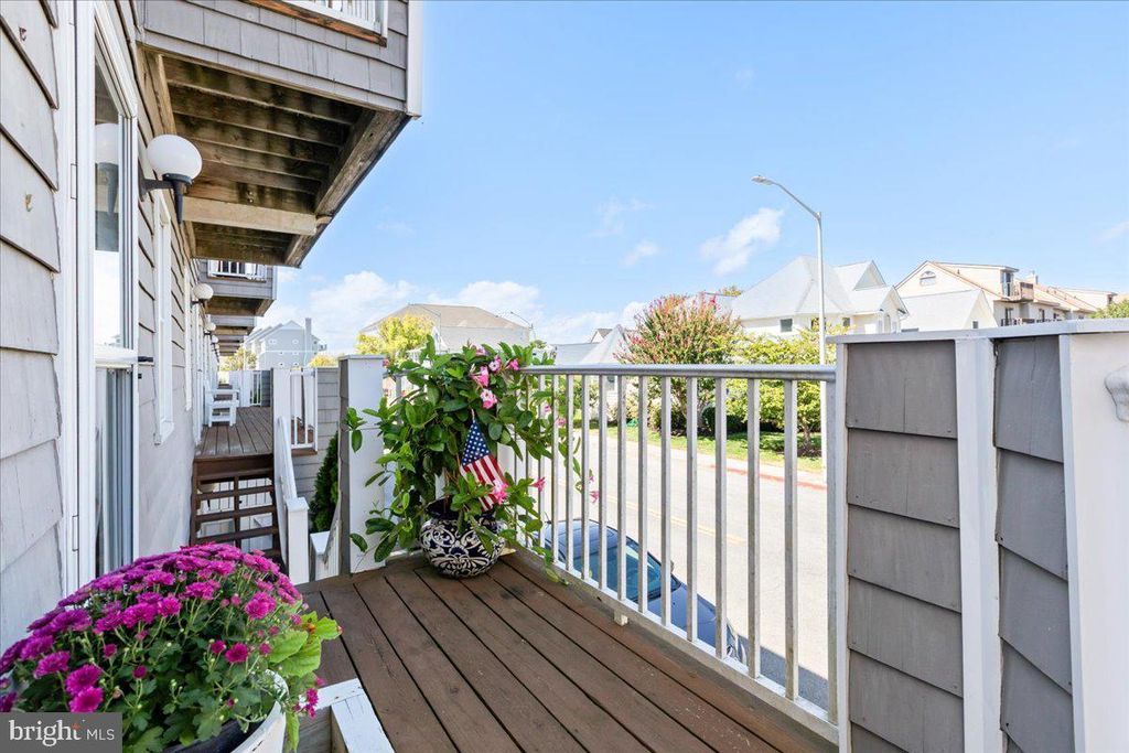 Image 7 of property listing at 401 14TH ST #1, Ocean City, MD 21842
