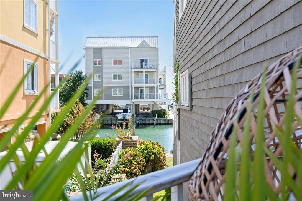 Image 8 of property listing at 401 14TH ST #1, Ocean City, MD 21842