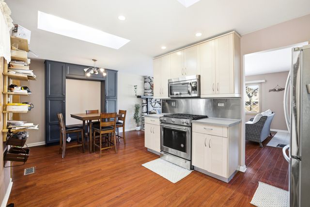 7388 Coventry Lane, Hanover Park, IL 60133