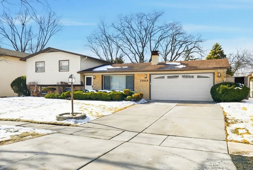 7388 Coventry Lane, Hanover Park, IL 60133