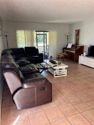 215 Lakeview Dr 101, Weston, FL 33326