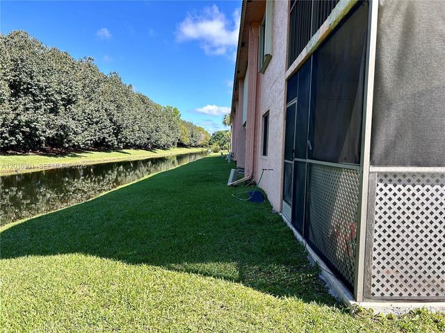 215 Lakeview Dr 101, Weston, FL 33326