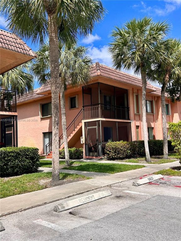 215 Lakeview Dr 101, Weston, FL 33326