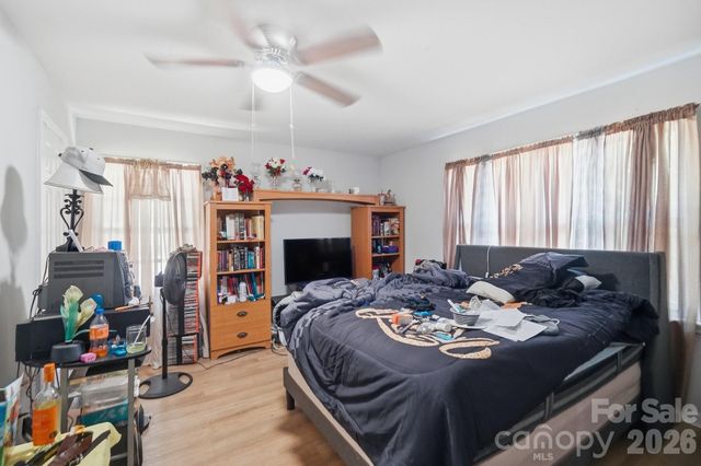 1018 W 5th Avenue, Gastonia, NC 28052