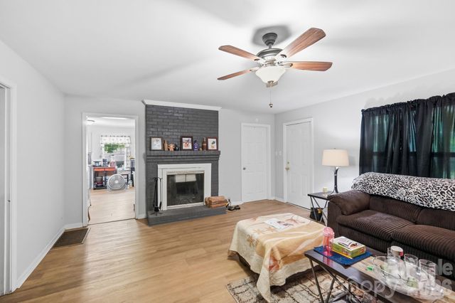 1018 W 5th Avenue, Gastonia, NC 28052