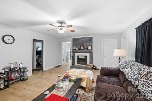 1018 W 5th Avenue, Gastonia, NC 28052