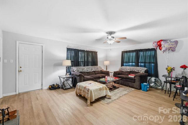1018 W 5th Avenue, Gastonia, NC 28052