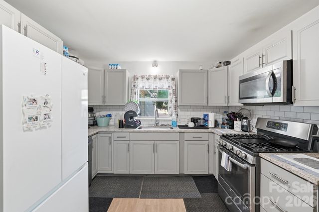 1018 W 5th Avenue, Gastonia, NC 28052