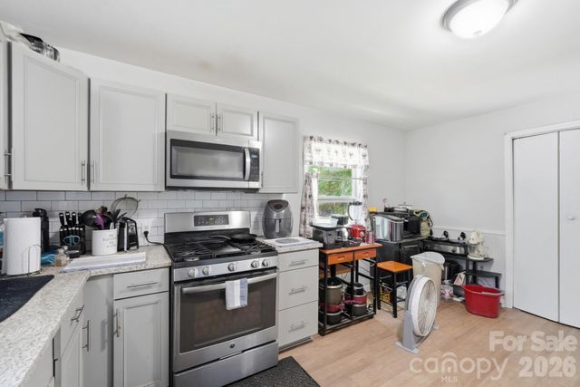 1018 W 5th Avenue, Gastonia, NC 28052