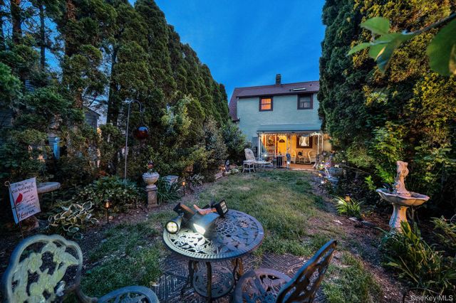 31 Roosevelt Avenue, Hicksville, NY 11801