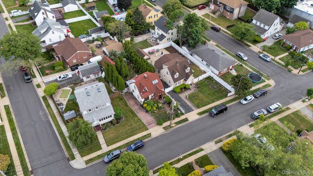 31 Roosevelt Avenue, Hicksville, NY 11801