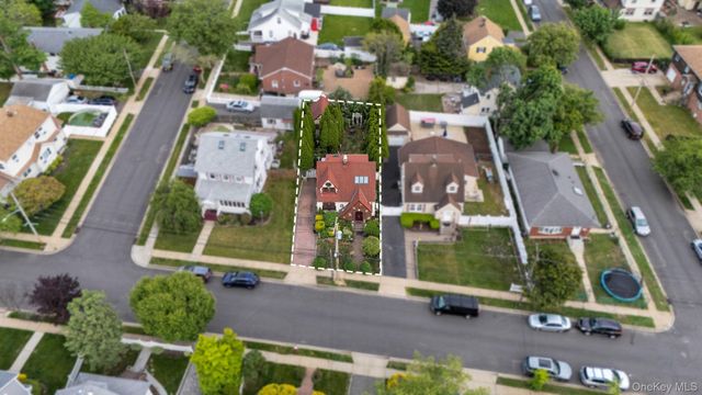 31 Roosevelt Avenue, Hicksville, NY 11801