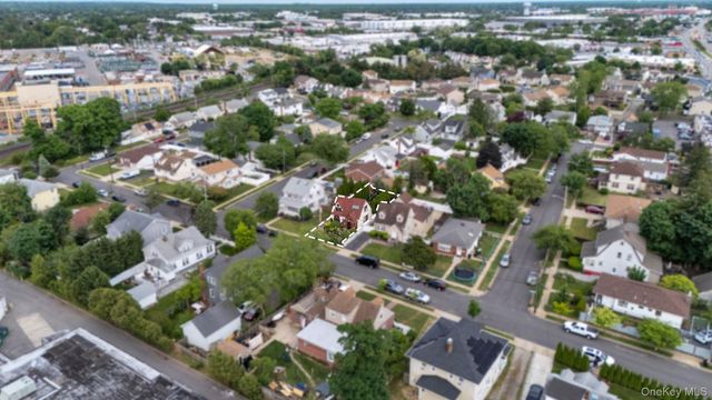 31 Roosevelt Avenue, Hicksville, NY 11801