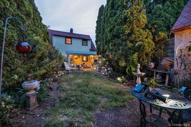 31 Roosevelt Avenue, Hicksville, NY 11801