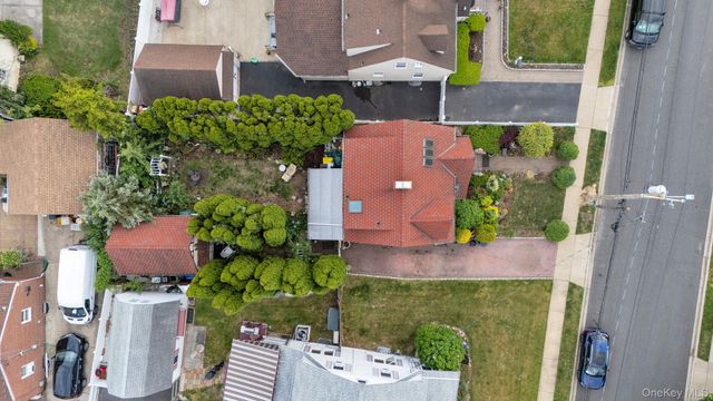 31 Roosevelt Avenue, Hicksville, NY 11801