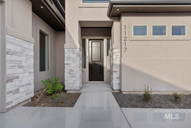 11127 S Corballis Ln, Kuna, ID 83634