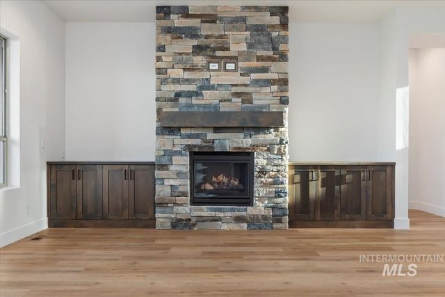 11127 S Corballis Ln, Kuna, ID 83634