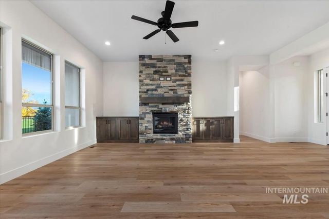 11127 S Corballis Ln, Kuna, ID 83634