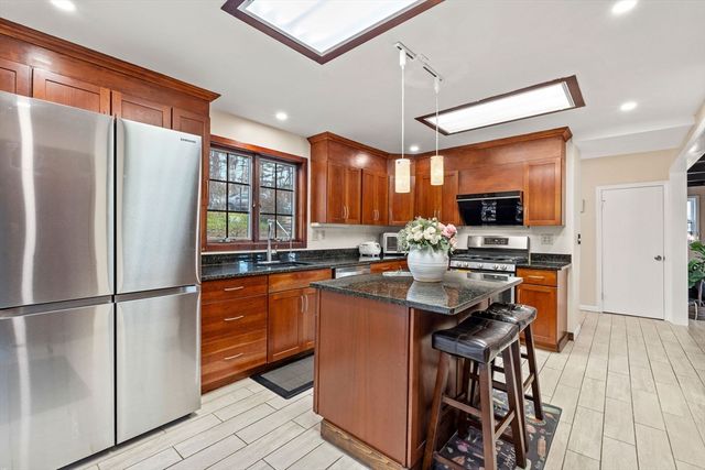 13 Long Rd, Westford, MA 01886