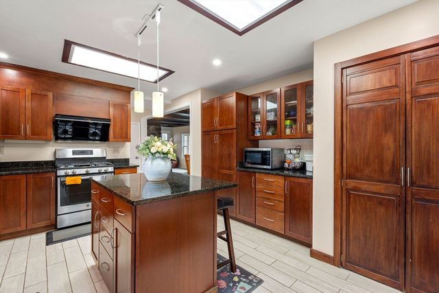 13 Long Rd, Westford, MA 01886