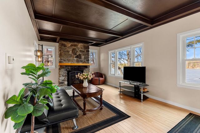 13 Long Rd, Westford, MA 01886