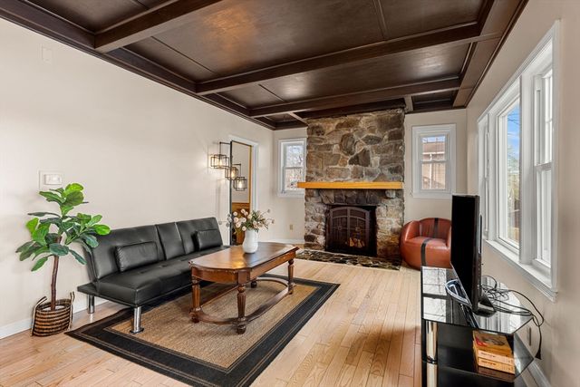 13 Long Rd, Westford, MA 01886