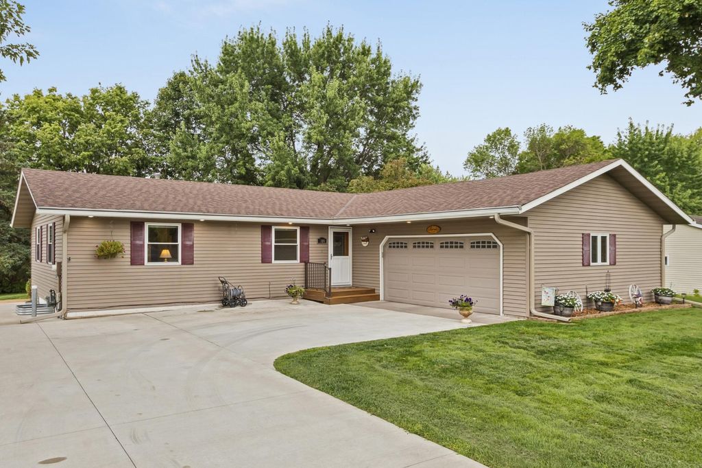 709 Ridge Drive SE, Saint Michael, MN 55376