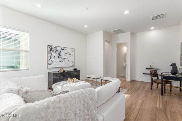 7556 W CRYSTAL Road, Glendale, AZ 85308