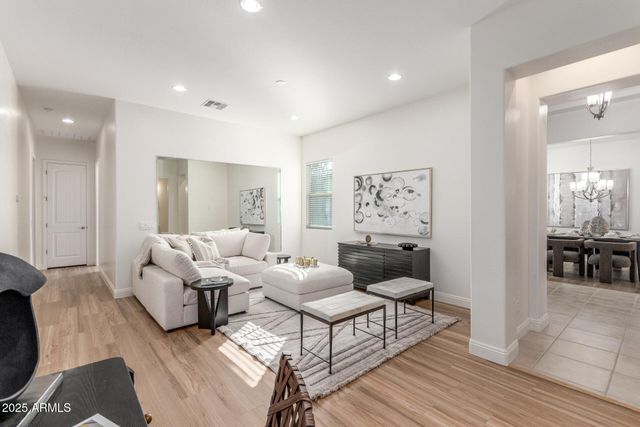 7556 W CRYSTAL Road, Glendale, AZ 85308