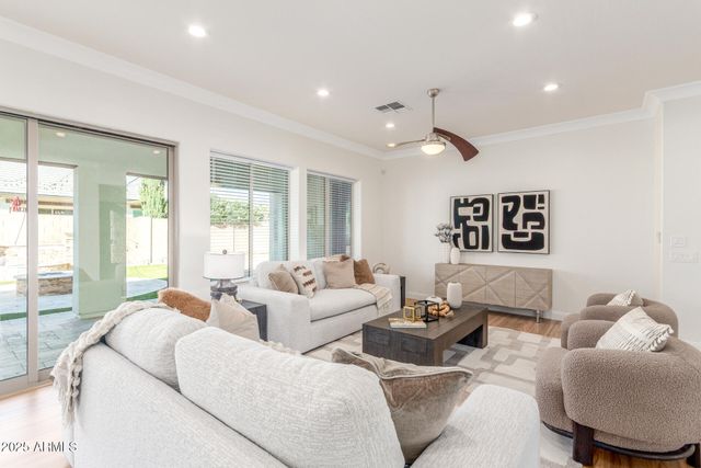 7556 W CRYSTAL Road, Glendale, AZ 85308