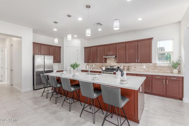 7556 W CRYSTAL Road, Glendale, AZ 85308