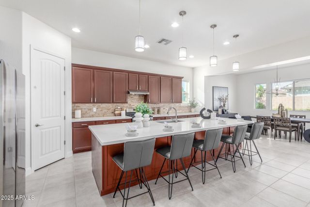 7556 W CRYSTAL Road, Glendale, AZ 85308