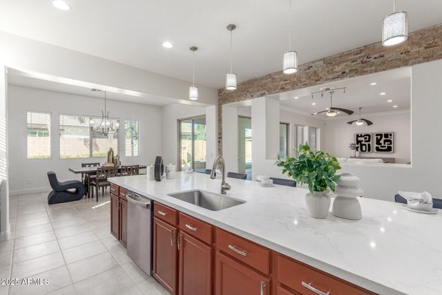 7556 W CRYSTAL Road, Glendale, AZ 85308