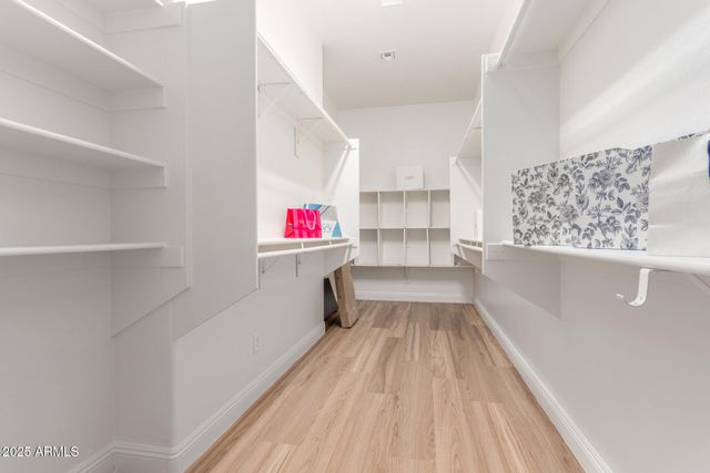 7556 W CRYSTAL Road, Glendale, AZ 85308