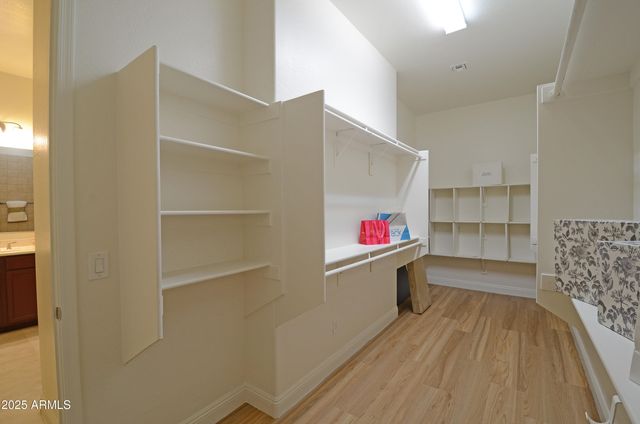 7556 W CRYSTAL Road, Glendale, AZ 85308