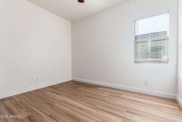 7556 W CRYSTAL Road, Glendale, AZ 85308