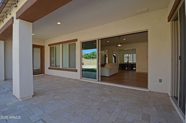 7556 W CRYSTAL Road, Glendale, AZ 85308